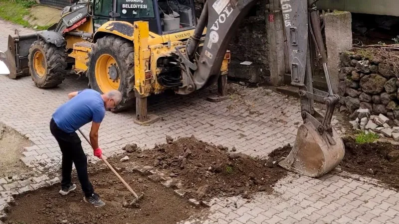 Bigadiç Belediyesi mahallelerde yol bakım, onarım ve yenileme çalışmalarını sürdürürken,