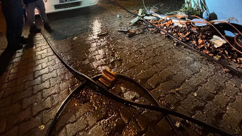 Balıkesir'in Bigadiç ilçesine bağlı Turfullar Mahallesi'nde iki katlı bir evin
