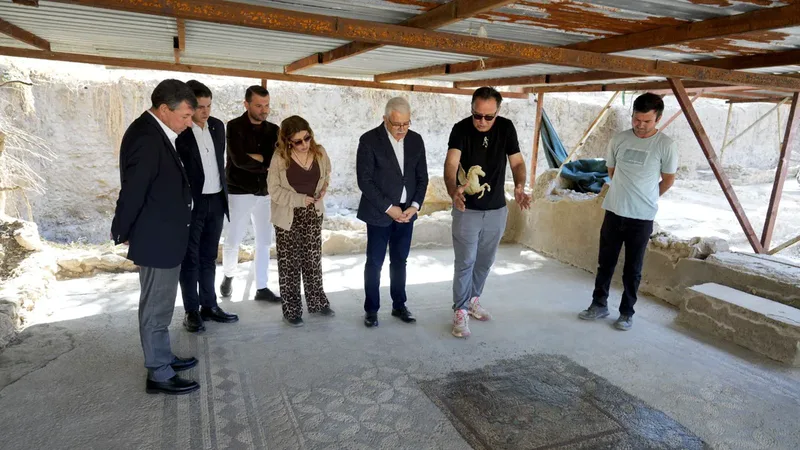 Burhaniye Belediye Başkanı Ali Kemal Deveciler ve beraberindeki heyet, Ören