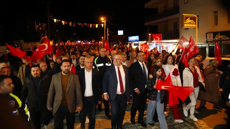 Edremit Belediyesi, Cumhuriyet’in 103. yılını çelenk sunma, fener alayı ve