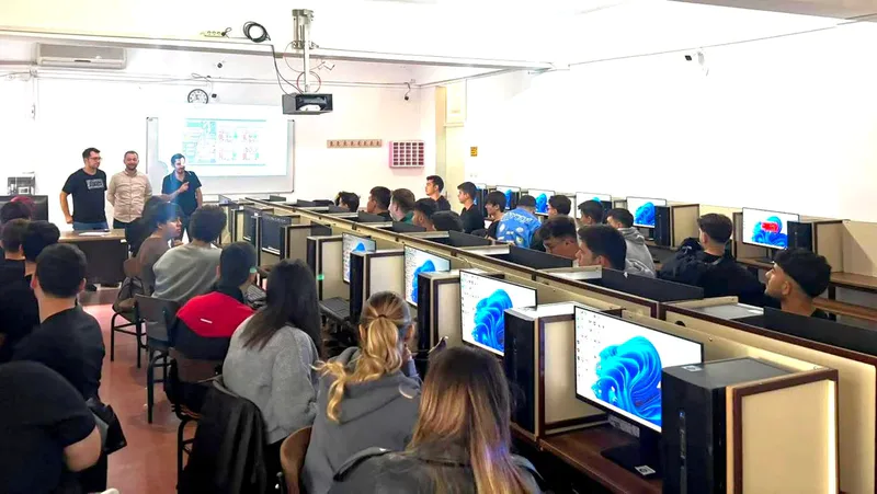 Balıkesir Üniversitesi Edremit Meslek Yüksekokulu Mekatronik Programı 1. sınıf öğrencilerine