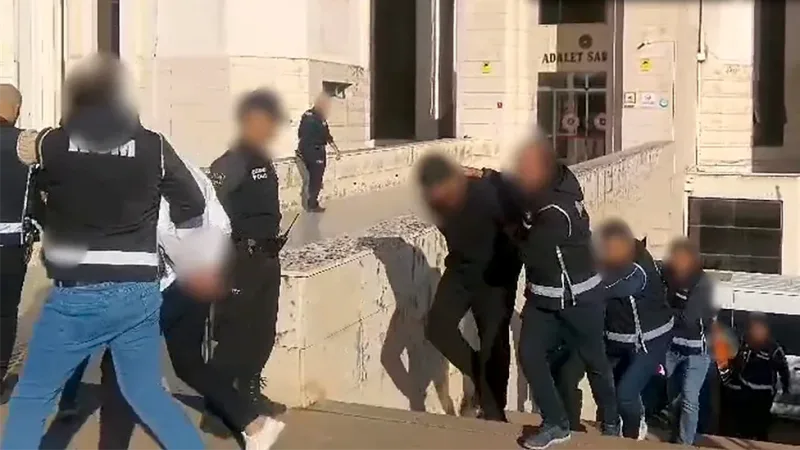 Edremit’te iki ayrı iş yerine düzenlenen silahlı saldırılar sonrası yakalanan