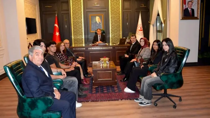 Edremit Fernur Sözen Mesleki ve Teknik Anadolu Lisesi'nden 4 öğrenci