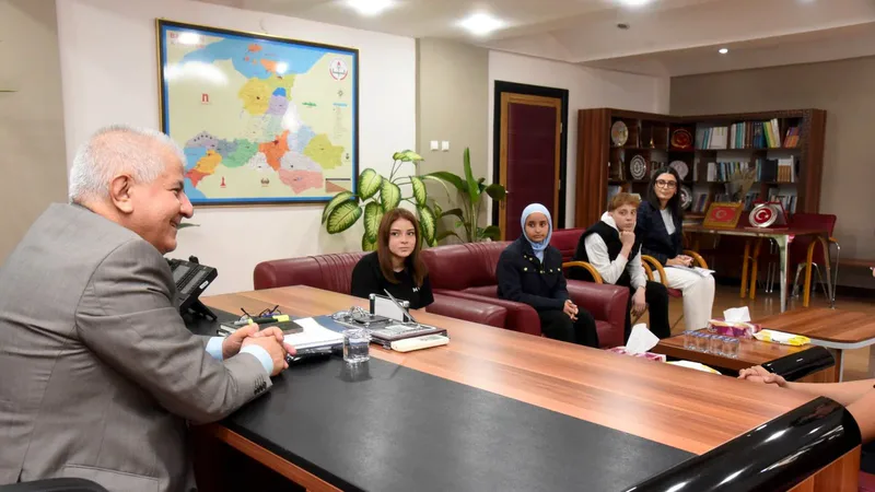 Balıkesir'de eğitim hayatlarını sürdüren Filistinli misafir öğrenciler, İl Milli Eğitim