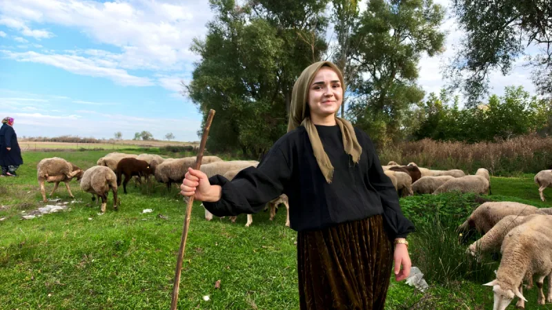 Balıkesirli Sueda Demirci, 100 bin liralık hibe desteğiyle başladığı koyun