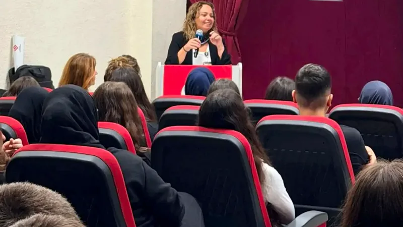 Balıkesir Devlet Hastanesi, üç lisede düzenlediği organ bağışı seminerlerinde gençlere