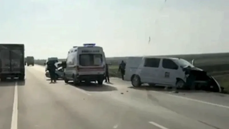 Gönen-Bandırma kara yolunda meydana gelen trafik kazasında 3 kişi yaralandı.