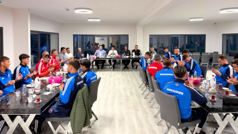Havran Belediyespor, yeni sezon öncesinde düzenlenen dayanışma yemeğinde moral depoladı.