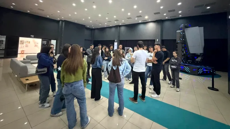 Havran Anadolu Lisesi öğrencileri, BAÜN Simülasyon Merkezi'nde uçuş simülatörlerini, havacılık