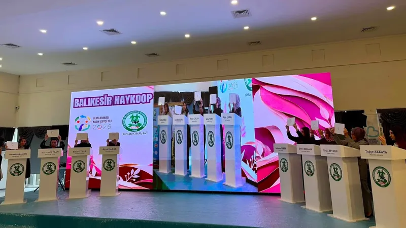 Balıkesir'de düzenlenen Kadın Çiftçiler Yarışıyor programında eğitimlerini tamamlayan üreticiler bilgi