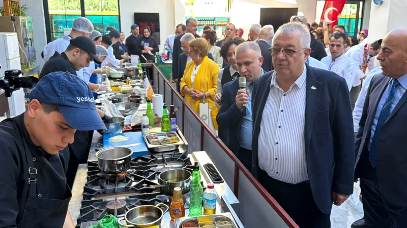 Edremit'te düzenlenen Kazdağları Gastronomi Festivali'nde lise, üniversite ve profesyonel yarışmalar