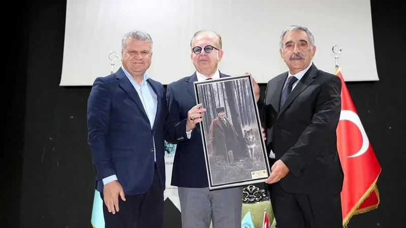 Edremit’te düzenlenen Mavi Vatan konferansında Cihat Yaycı, Kıbrıs’ta federal çözüm