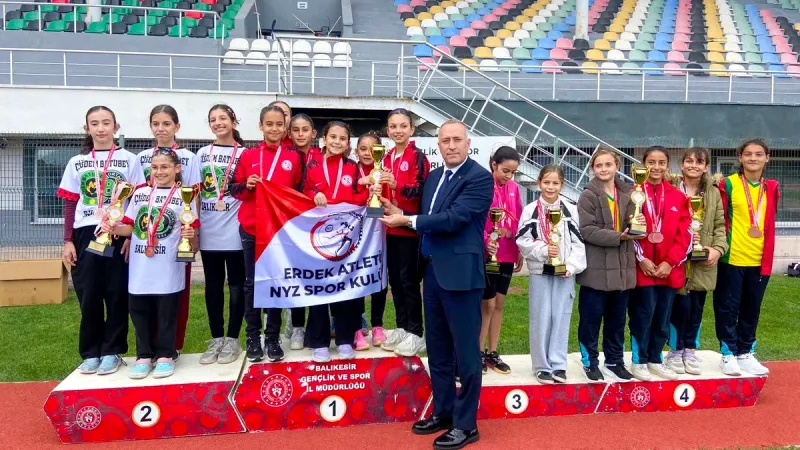 Balıkesir'de İsmail Akçay Atletizm Pisti'nde düzenlenen Okul Sporları Kros Gençler-A/B