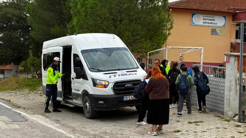 Balıkesir genelinde okul çevreleri ve öğrenci servis araçları denetlendi. 16