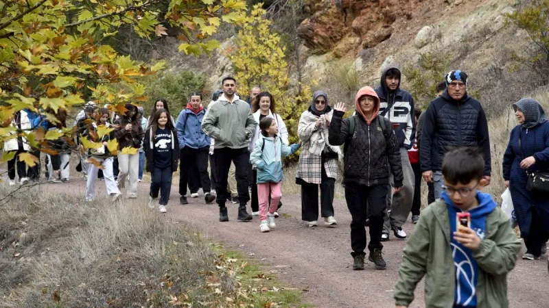 Dursunbey Belediyesi tarafından düzenlenen Sakız Yaylası doğa yürüyüşü etkinliği ilçe