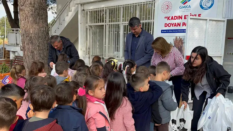 Sındırgı Belediyesi'nin Kadın Eliyle Doyan Patiler Mama Atölyesi, gıda artıklarını